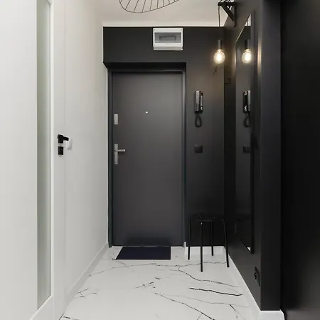 Stylish Okopowa By Renters 아파트
