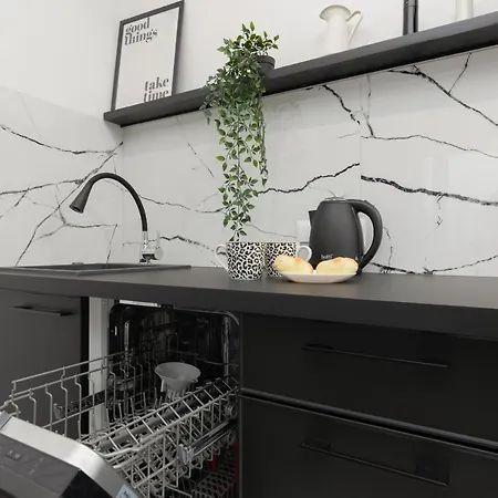 Stylish Okopowa By Renters 아파트