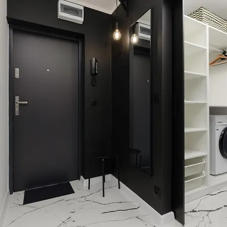 Stylish Okopowa By Renters *